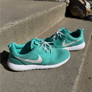 Men’s Nike Roshe Run (size 10.5)